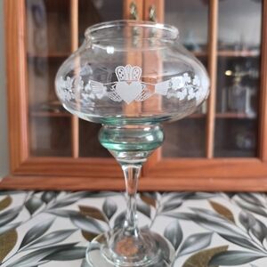 The Eamon Irish Art Glass Tealight Candle Holder features a beautiful design of